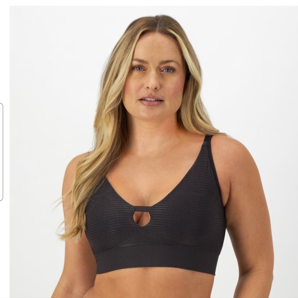 Bali Women's Comfort Keyhole Seamless Wirefree Bra - Black M